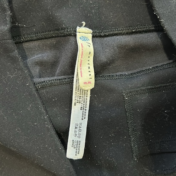 Free people movement leggings with mesh cutouts - Picture 9 of 10